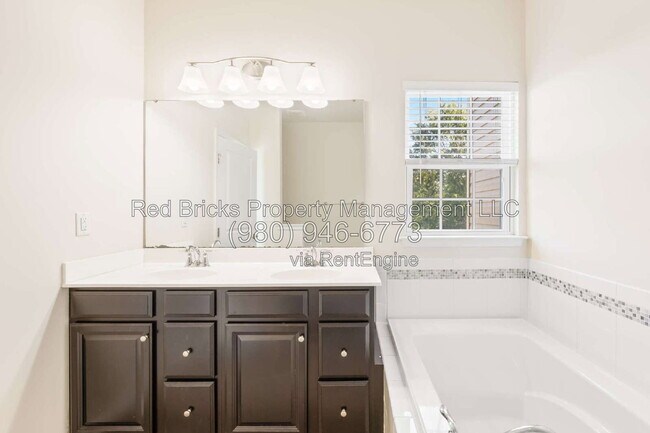 Building Photo - 2306 Rachelwood Dr