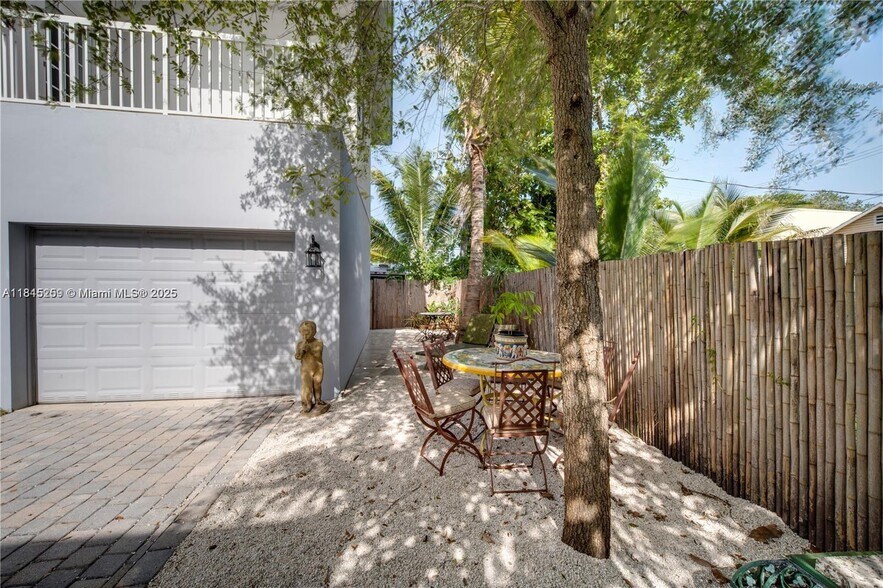 Building Photo - 106 Florida Ave