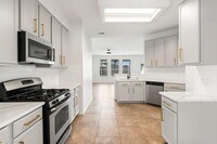 Building Photo - 2437 Aspen Dale Dr