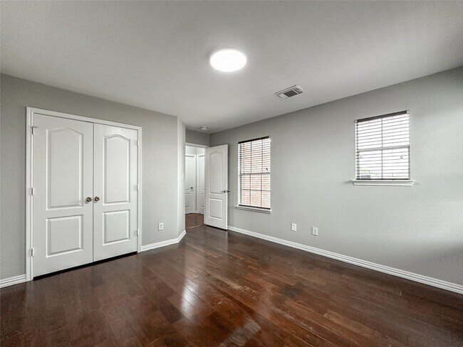 Building Photo - 5739 Westminster Village Dr