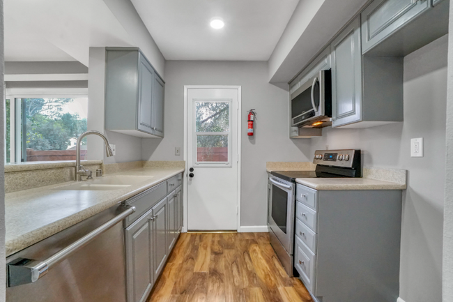 Building Photo - 3974 Tarrytown Ln