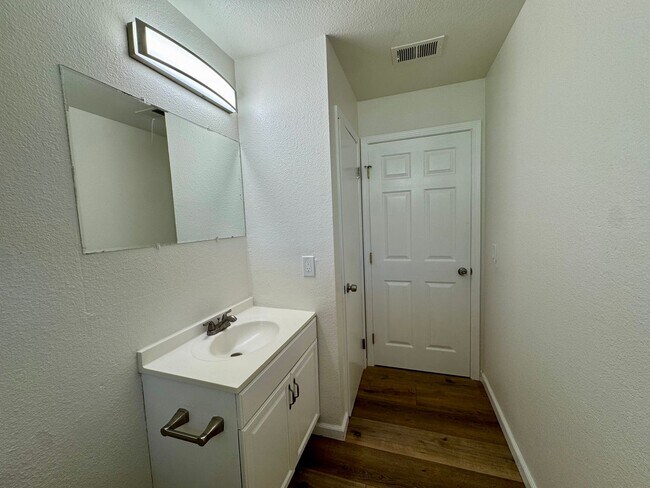 Building Photo - 2369 Kenton Ct