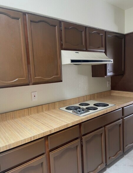 Building Photo - 1501 W Calle Mendoza