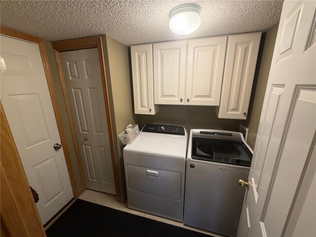 Building Photo - 8920 Pheasant Ln