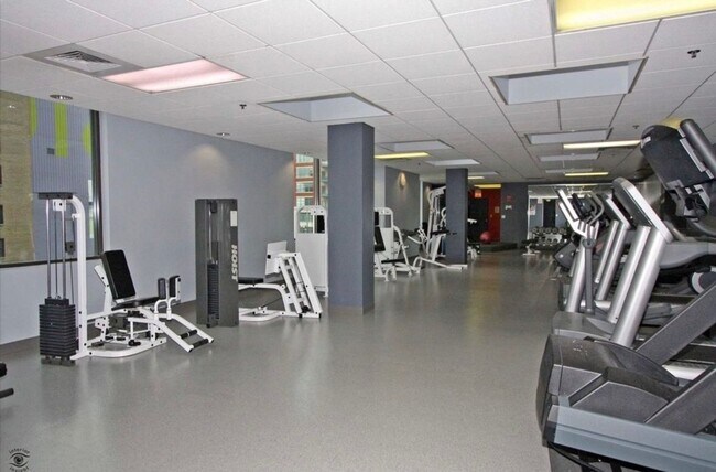 Building Photo - 910 S Michigan Ave