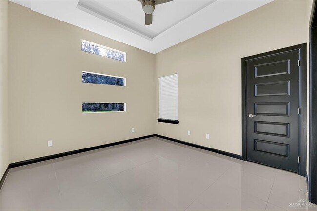 Building Photo - 19 Rice Ave