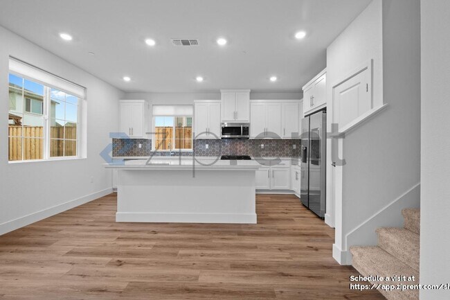 Building Photo - 5694 Loray Ln