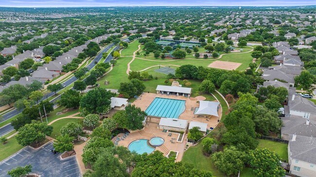 Building Photo - 9424 Castle Pines Dr