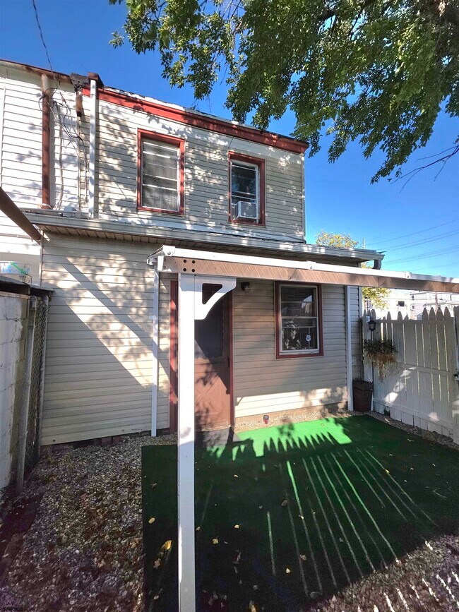 Building Photo - 604 N Indiana Ave