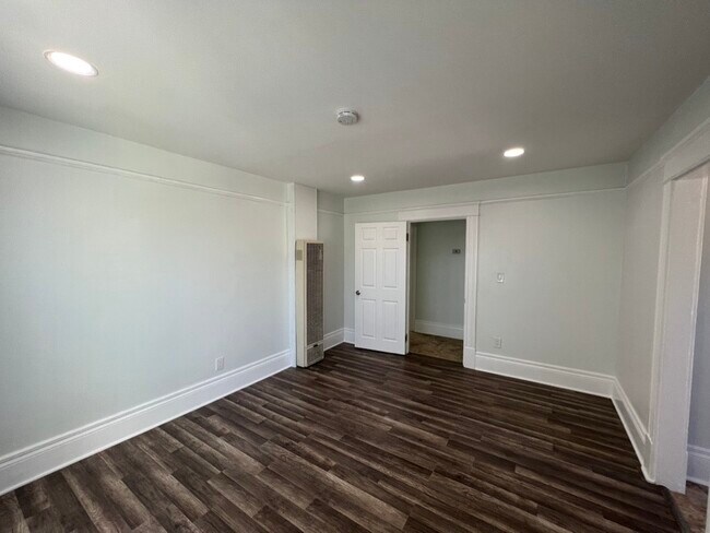 Building Photo - 432 South Broadway, Unit 430B - Studio