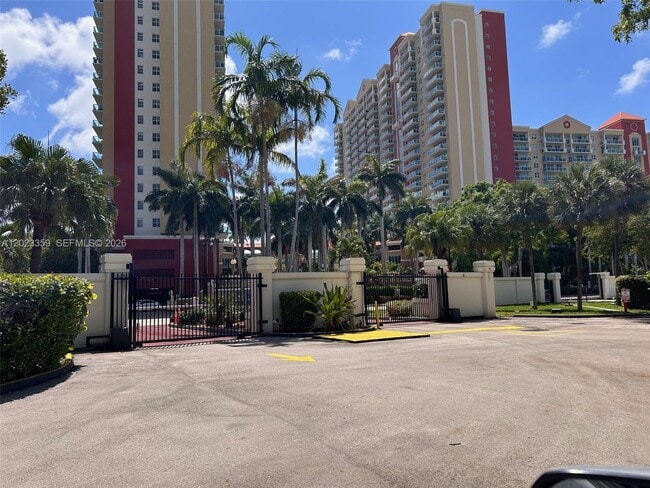 Building Photo - 16909 N Bay Rd