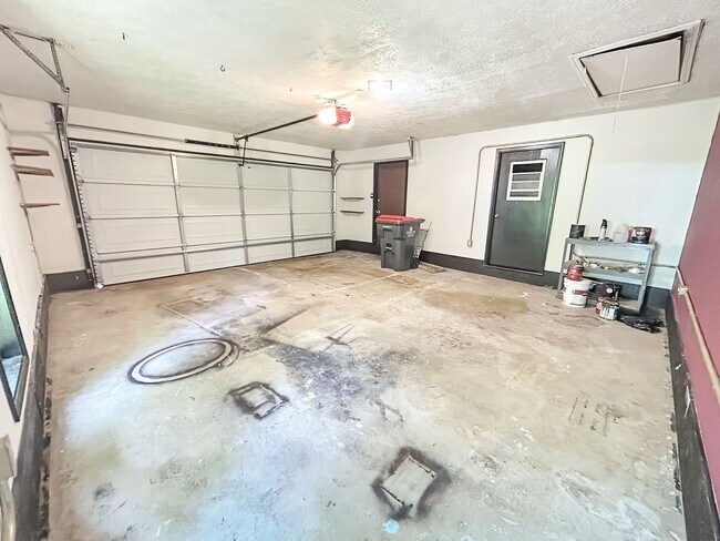 Building Photo - 3 BR Wooded Retreat in the Heart of East Cobb!