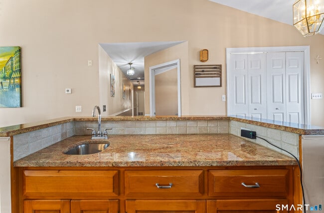 Building Photo - 75 Eureka Ave