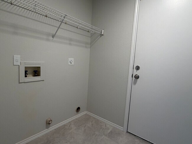 Building Photo - 3/2 in Del Valle