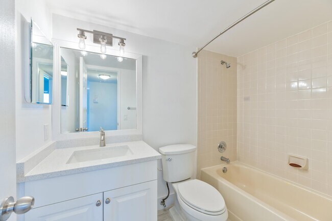 Building Photo - 2226 N Cypress Bend Dr