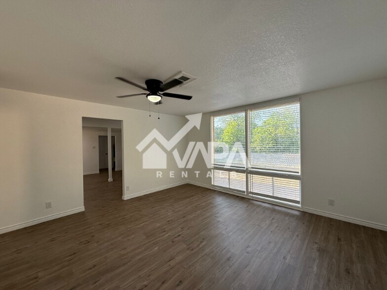 Building Photo - 4411 Eisenhauer Rd