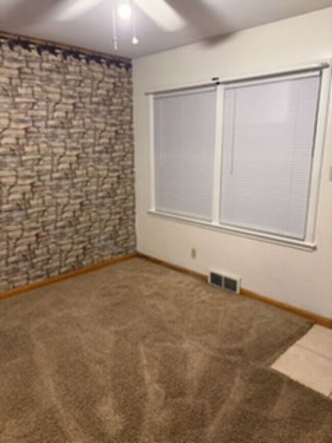 Building Photo - 8100 - 547/549 COURT AVE. (WESTON)