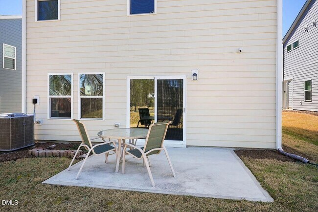 Building Photo - 319 Joneshaven Dr