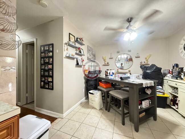 Building Photo - 2047 Mayflower Ave