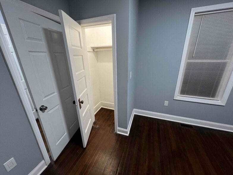 Building Photo - 267 Sargeant St