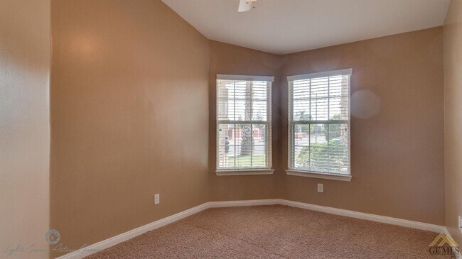 Building Photo - 3-Bedroom Home in Quiet Northwest Bakersfield Cul-de-Sac