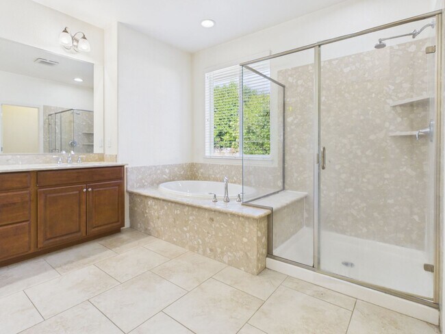 Building Photo - Spacious 5-Bedroom Solar Home in Blackstone with Resort Style Amenities