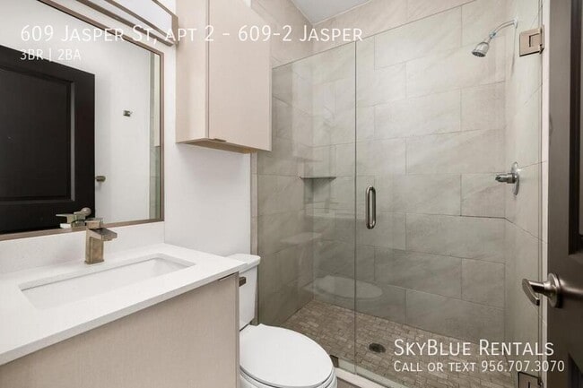 Building Photo - 609 Jasper St