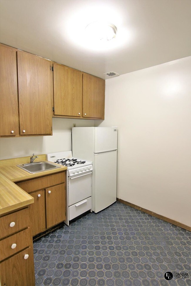 Building Photo - 309 West 76th Street