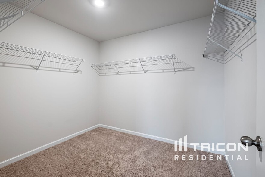 Building Photo - 1492 Silver Charm Ln