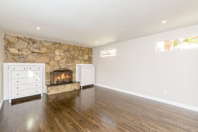 Building Photo - Charming Liberty Village home- 3BD, 2Ba- Available on 5/15