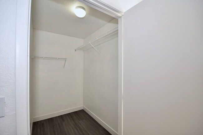 Building Photo - Move-In Ready Upgraded 1 Bed • 1 Bath Cond...