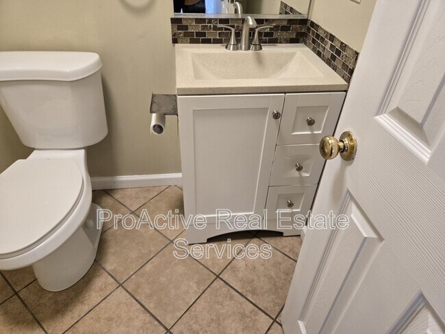 Building Photo - 831 Marshall Ave