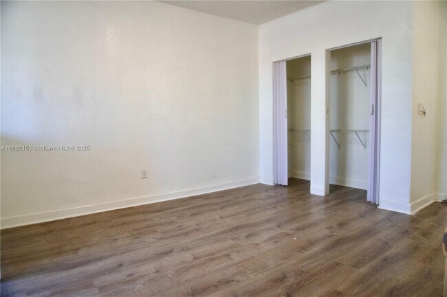 Building Photo - 501 SW 6th Ct