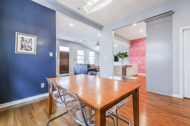 Building Photo - 213 N Hutcheson St