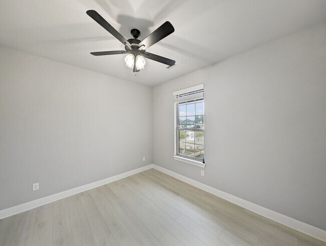 Building Photo - 257 Vicks Cir