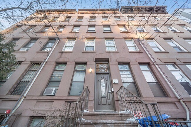 Building Photo - 214 9th St