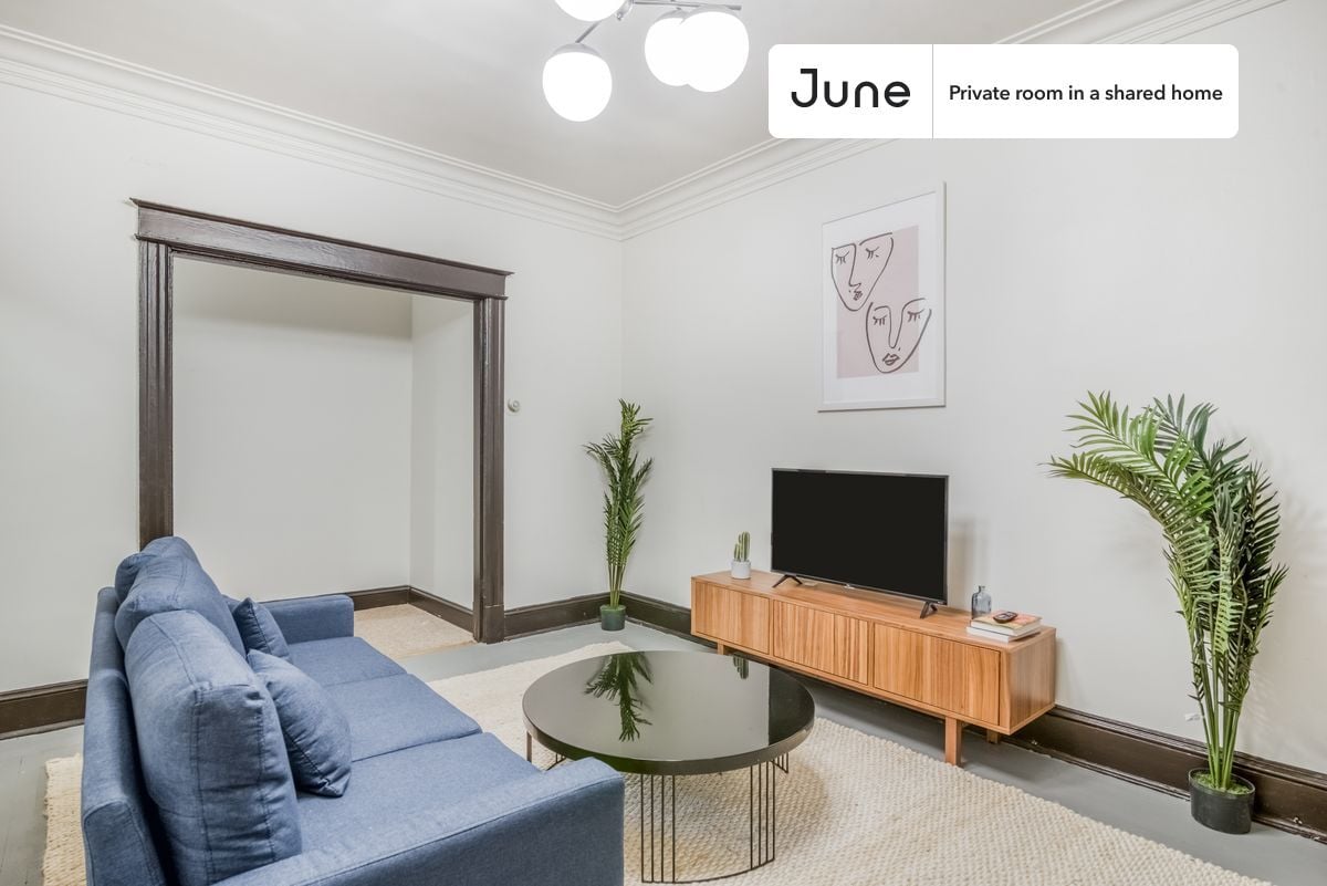 Building Photo - Room in Shared 5 bed/2 bath home in Woodley Park