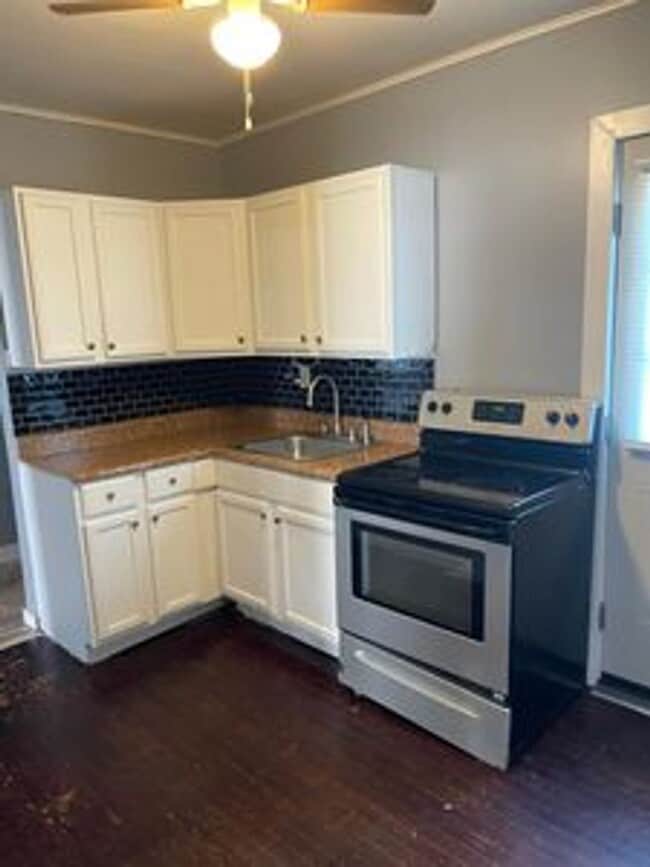 Building Photo - 4 bedroom 2 bath house in Henrico County! All appliances, laundry, central hvac, big yard