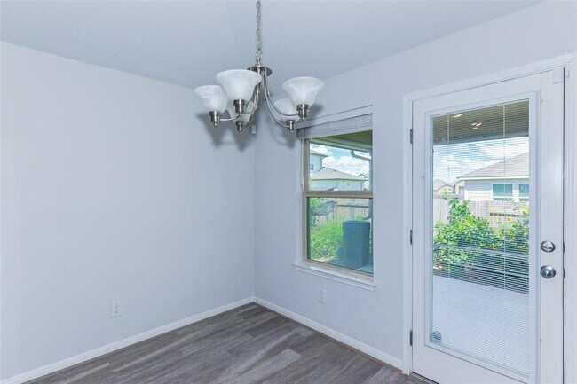 Building Photo - 216 Pearland St