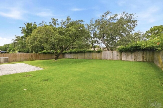 Building Photo - 302 Loruna Dr