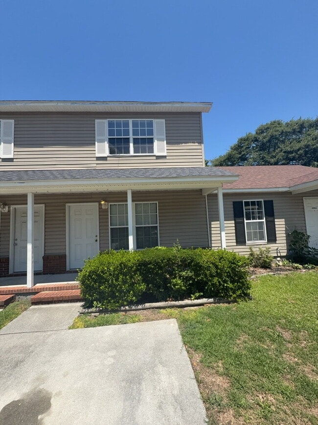 Building Photo - 1121 Pueblo Dr