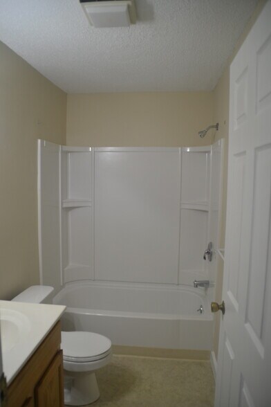 Building Photo - 12 Saint James Pl