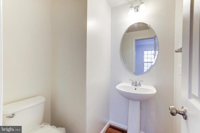 Building Photo - 42639 Chisholm Dr