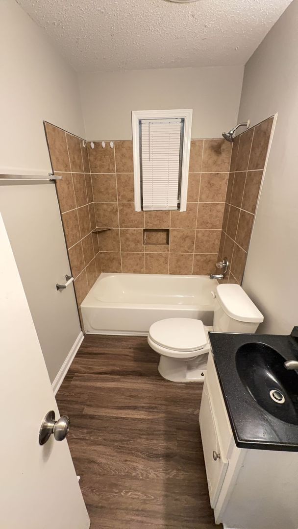 Building Photo - Well Maintained 3 bedroom 1 bath Home - Open To Section 8