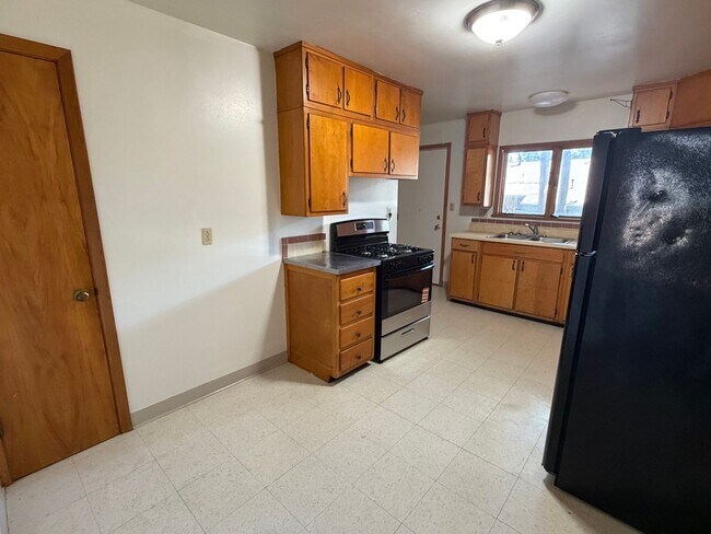 Building Photo - 1322 Alms Dr