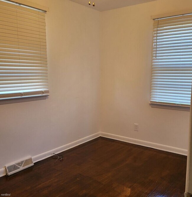 Building Photo - 3 br, 1 bath House - 933 Fort Lee Road .
