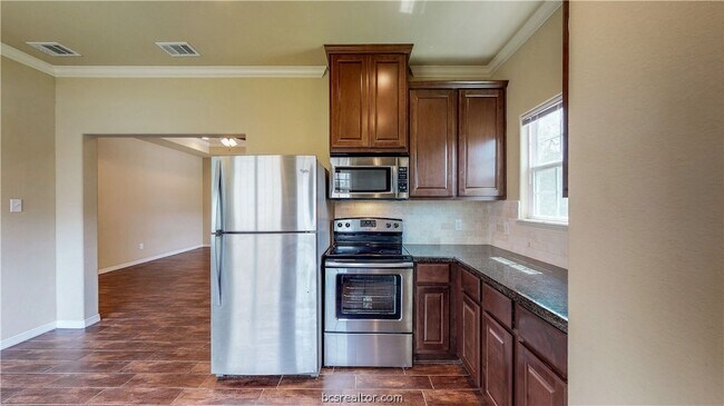 Building Photo - 111 Southland St