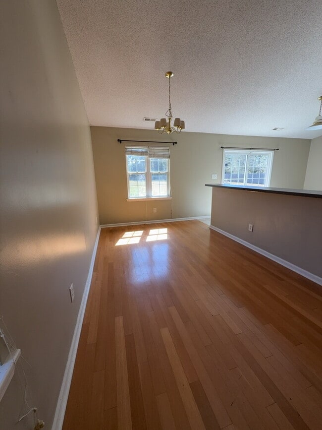 Building Photo - Nice 3 Bedroom, 2 Bath Home in Hubert