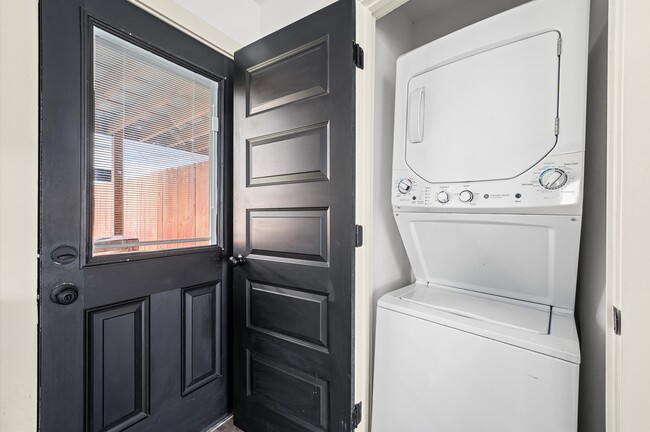 Building Photo - 2105 Sheridan St