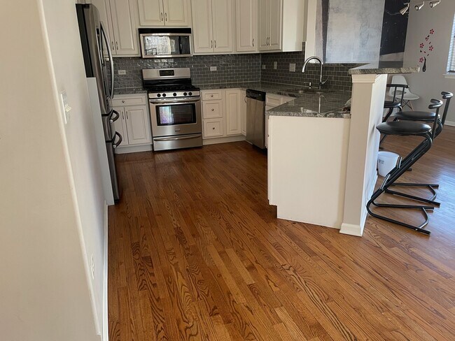 Building Photo - 3031 Saganashkee Ln